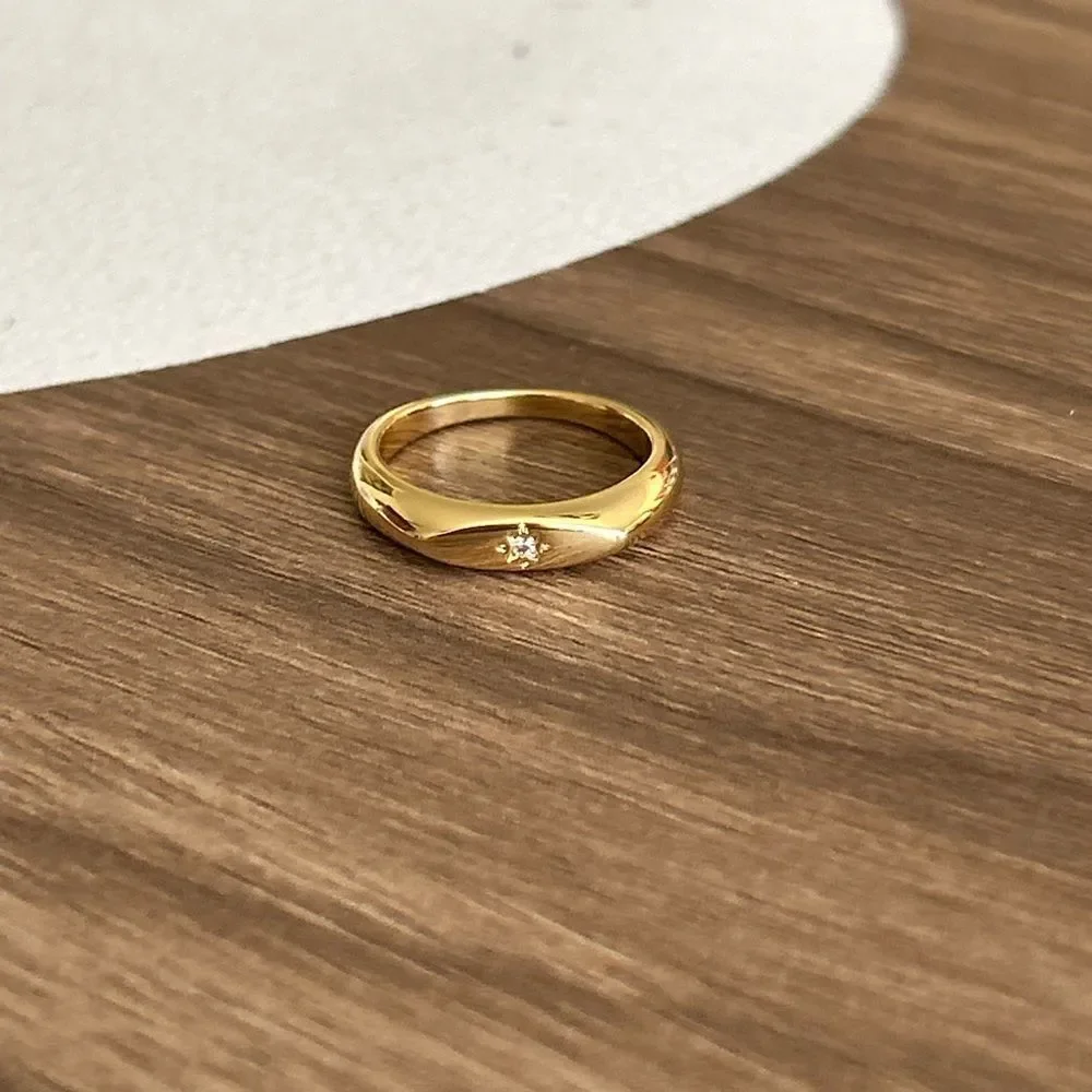 Elegant Gold Ring Q780